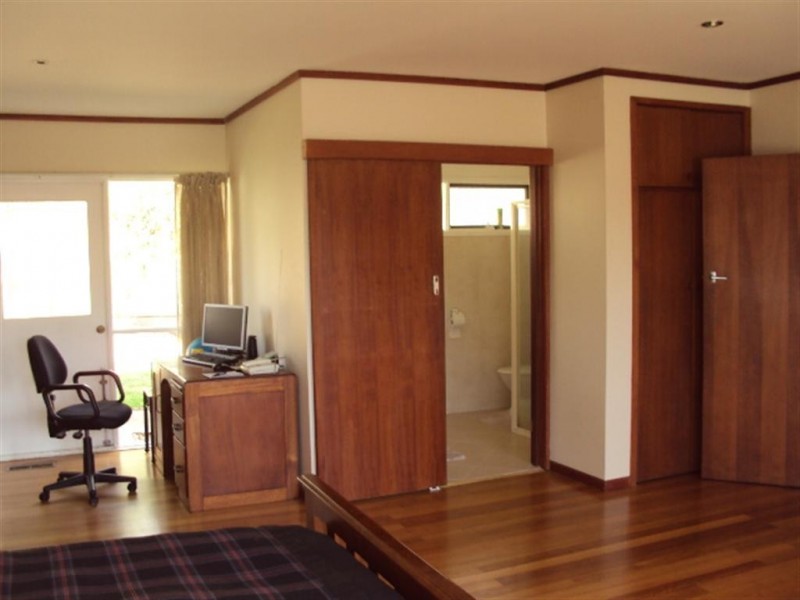 33 Vaughan Street, Sunbury VIC 3429