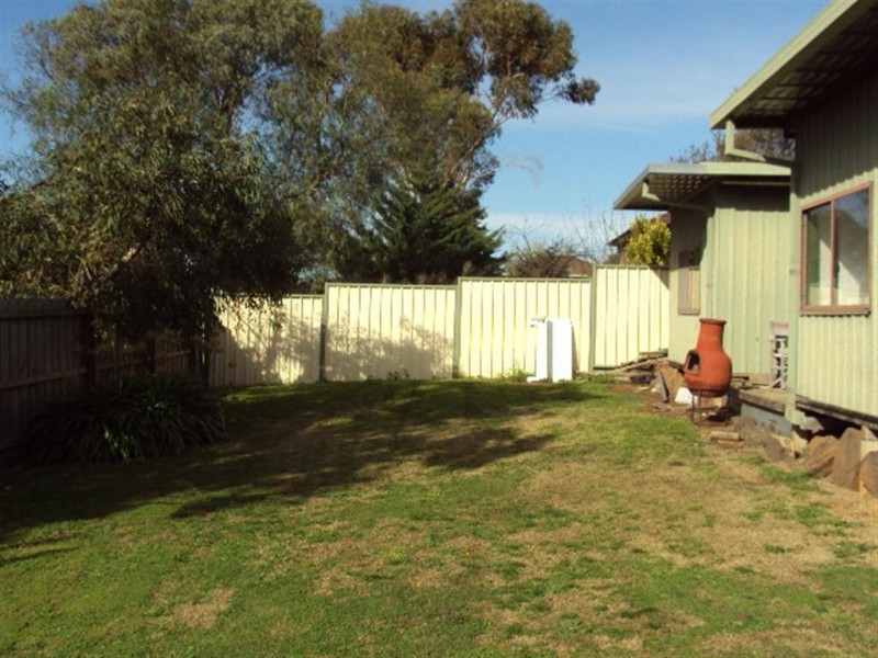 33 Vaughan Street, Sunbury VIC 3429