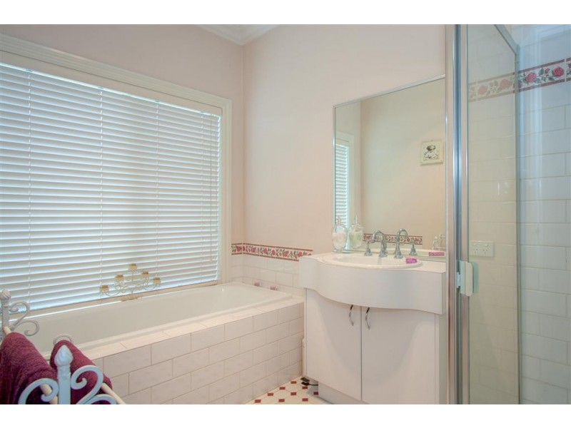 38 Fullwood Drive, Sunbury VIC 3429