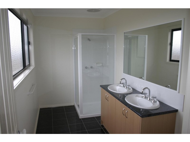 4 Whitty Lane, Sunbury VIC 3429