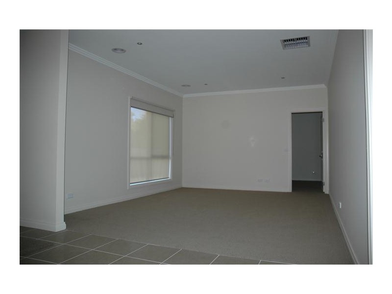 2/78 Ligar Street, Sunbury VIC 3429
