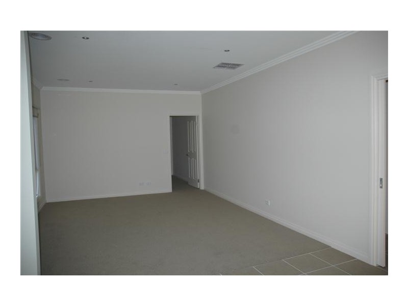 2/78 Ligar Street, Sunbury VIC 3429