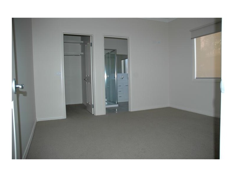 2/78 Ligar Street, Sunbury VIC 3429