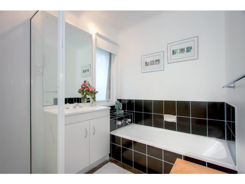 18 La Perouse Close, Sunbury VIC 3429