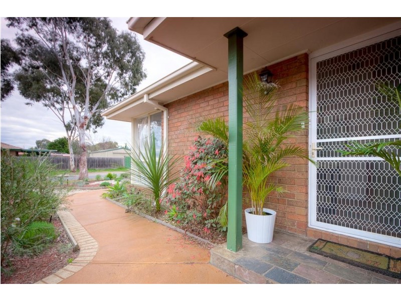 18 La Perouse Close, Sunbury VIC 3429