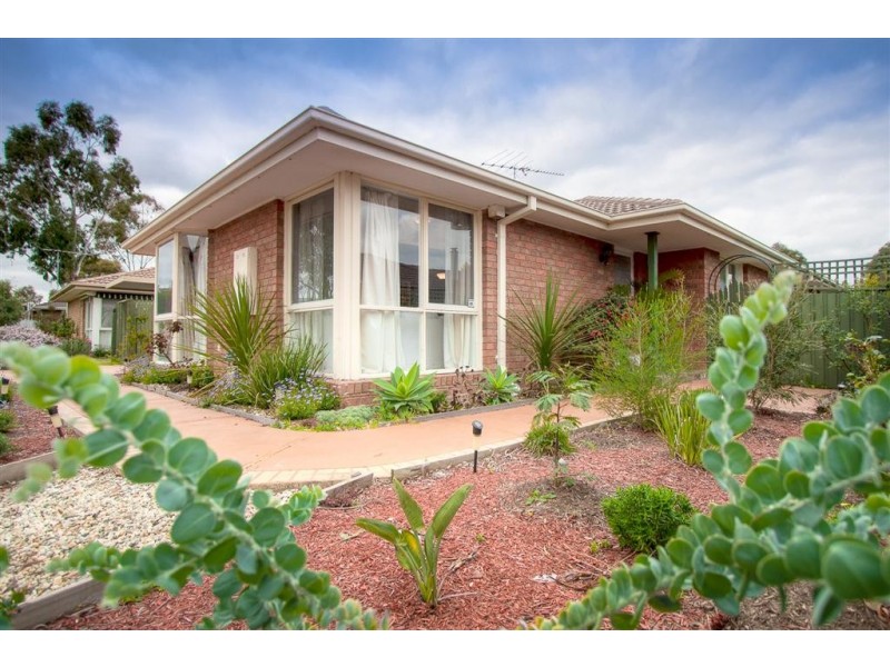 18 La Perouse Close, Sunbury VIC 3429