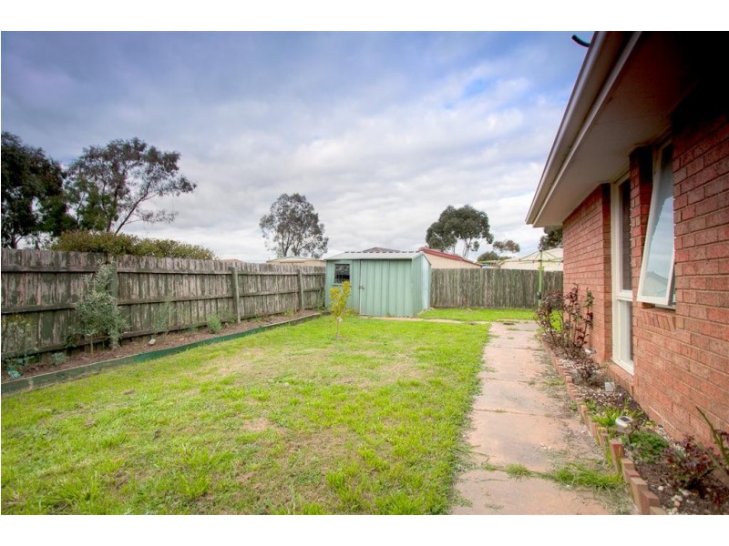 18 La Perouse Close, Sunbury VIC 3429