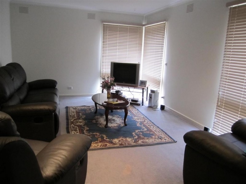 17 Blaxland Drive, Sunbury VIC 3429