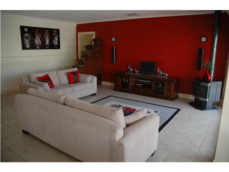 5 Grapeview Grove, Sunbury VIC 3429