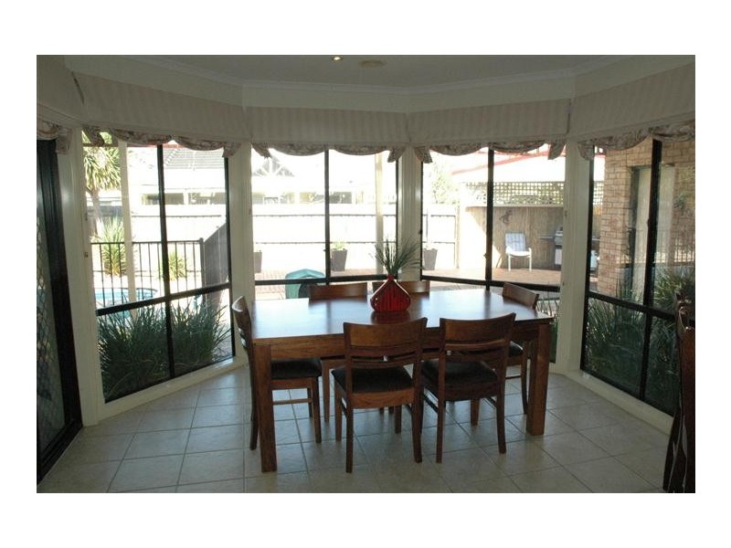 5 Grapeview Grove, Sunbury VIC 3429