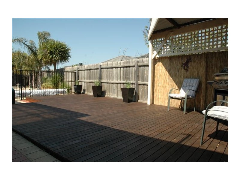 5 Grapeview Grove, Sunbury VIC 3429