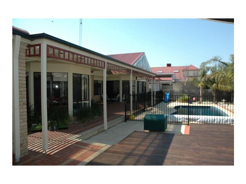 5 Grapeview Grove, Sunbury VIC 3429