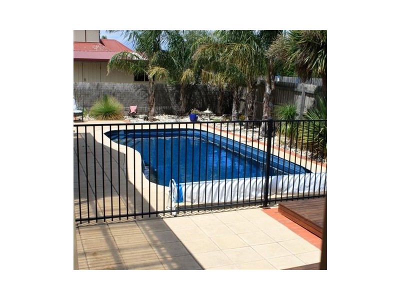 5 Grapeview Grove, Sunbury VIC 3429