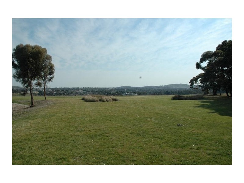 5 Grapeview Grove, Sunbury VIC 3429