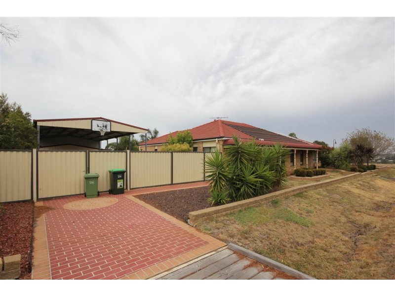 5 Grapeview Grove, Sunbury VIC 3429