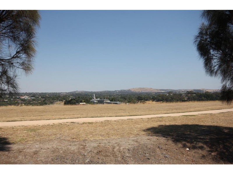 5 Grapeview Grove, Sunbury VIC 3429