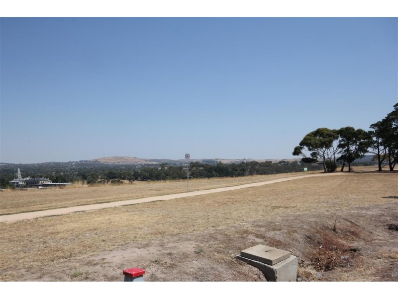 5 Grapeview Grove, Sunbury VIC 3429