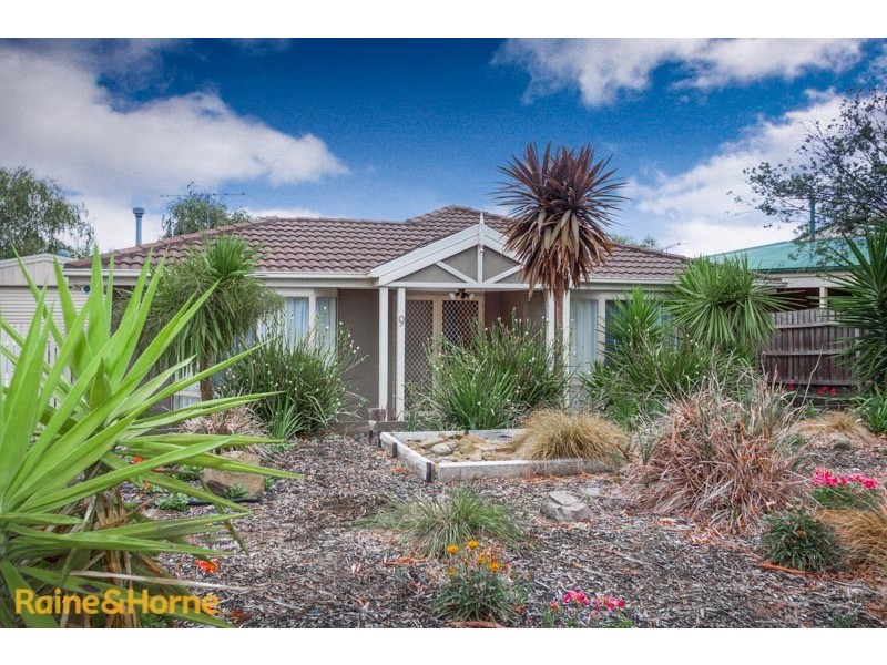 9 La Perouse Close, Sunbury VIC 3429