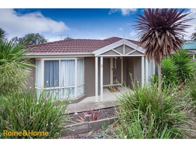 9 La Perouse Close, Sunbury VIC 3429