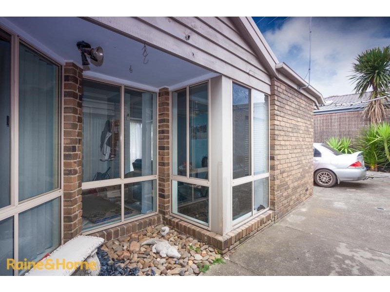 9 La Perouse Close, Sunbury VIC 3429