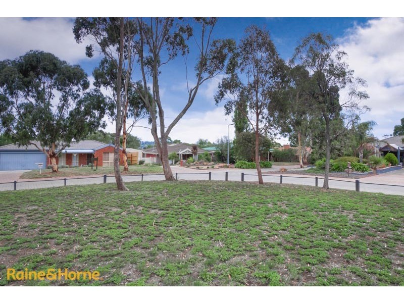 9 La Perouse Close, Sunbury VIC 3429