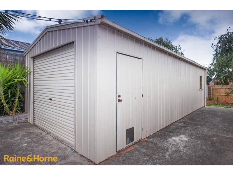 9 La Perouse Close, Sunbury VIC 3429
