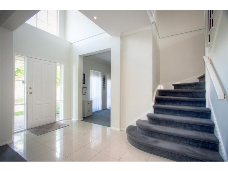 48 The Avenue, Sunbury VIC 3429