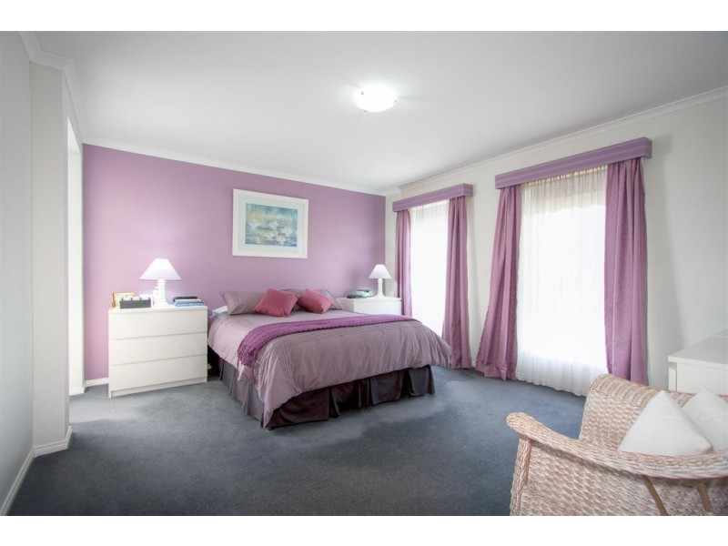 48 The Avenue, Sunbury VIC 3429