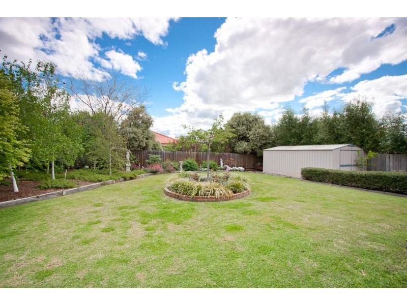 48 The Avenue, Sunbury VIC 3429
