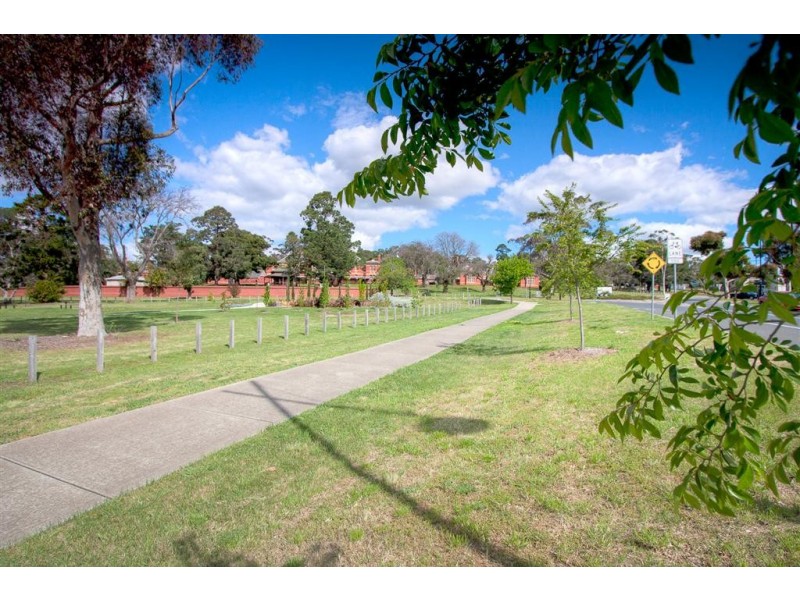 48 The Avenue, Sunbury VIC 3429