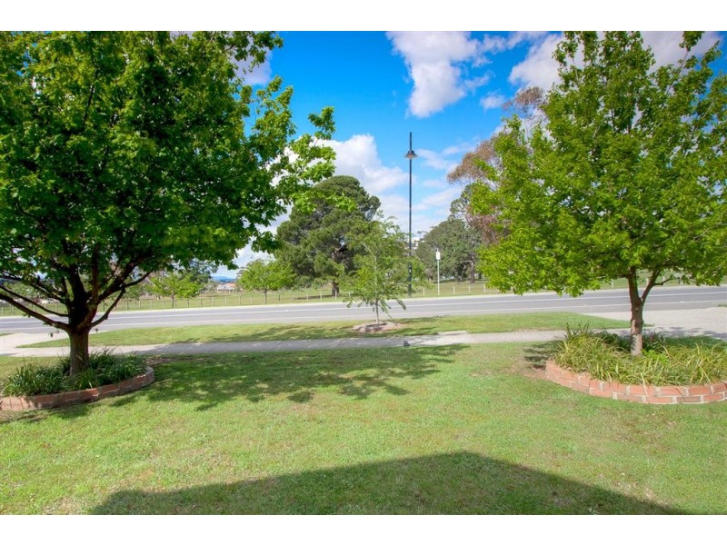 48 The Avenue, Sunbury VIC 3429