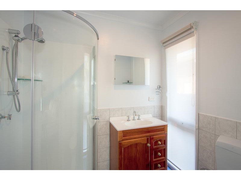 5 Lawrence Avenue, Sunbury VIC 3429