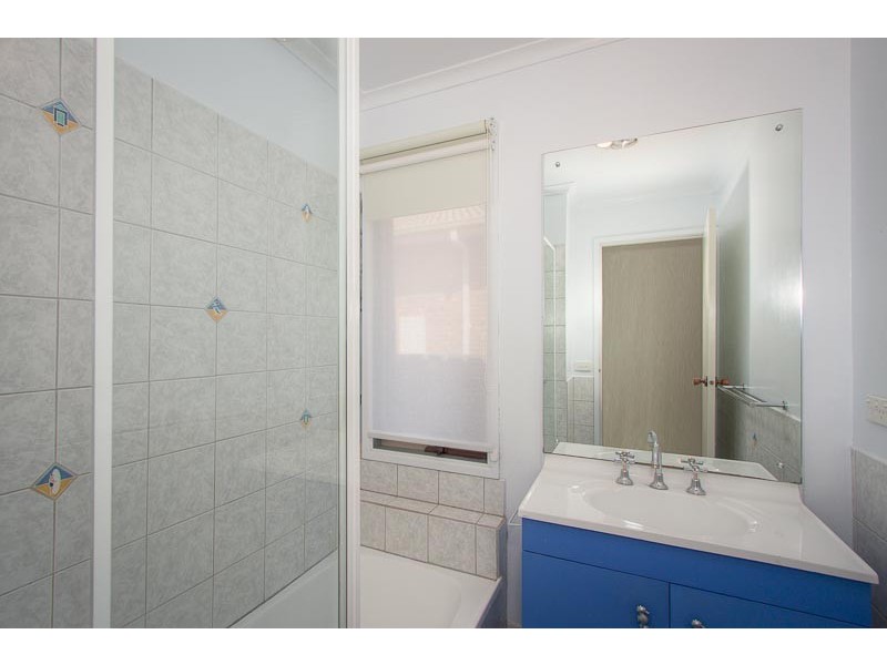 5 Lawrence Avenue, Sunbury VIC 3429