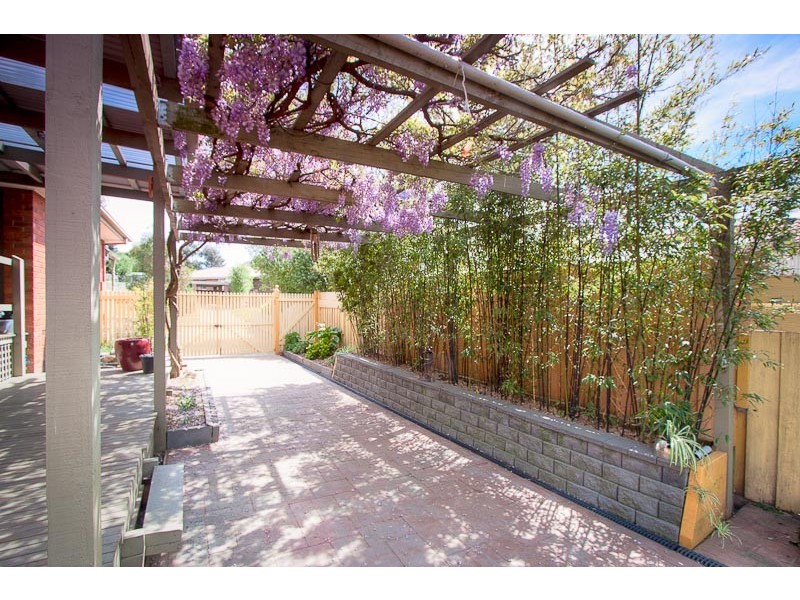 5 Lawrence Avenue, Sunbury VIC 3429