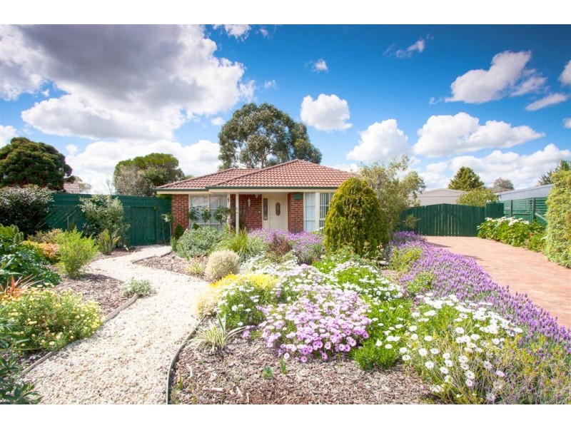 8 Hoylake Court, Sunbury VIC 3429
