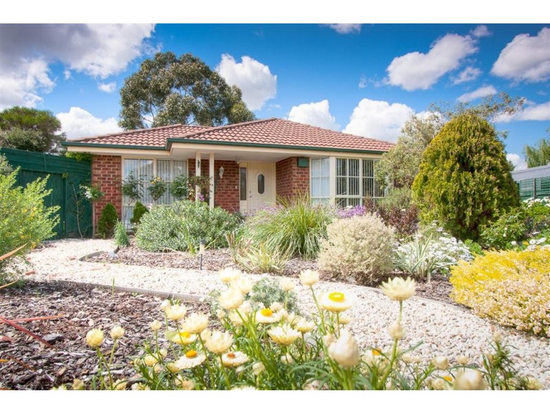 8 Hoylake Court, Sunbury VIC 3429