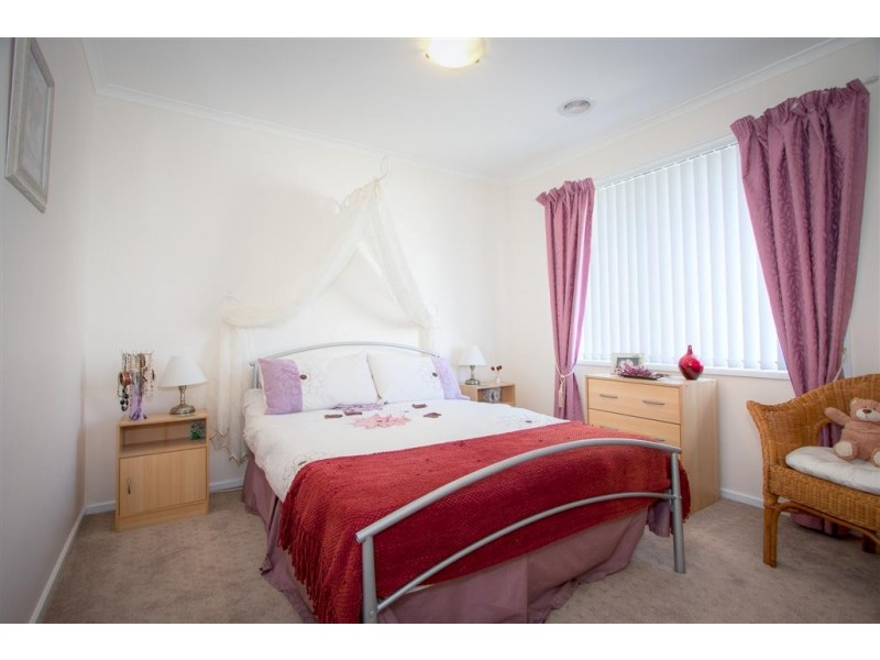 8 Hoylake Court, Sunbury VIC 3429