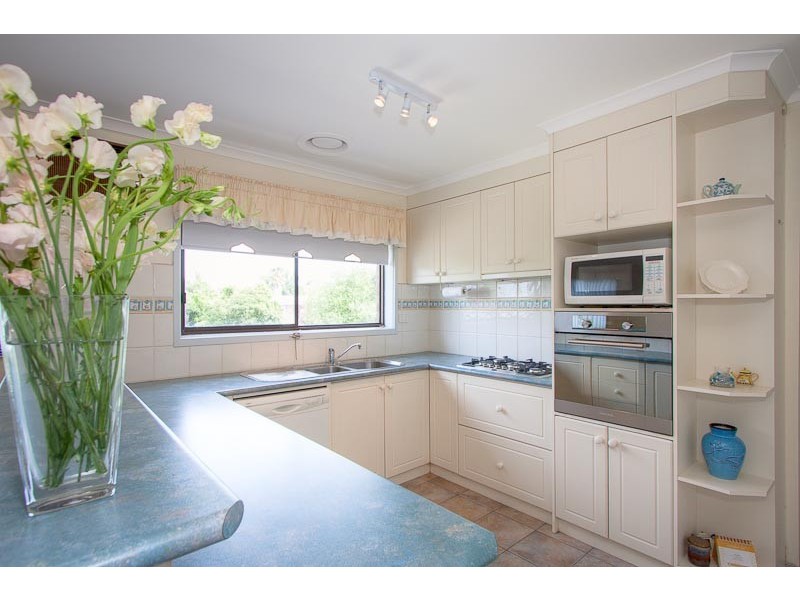 27 Fraser Court, Sunbury VIC 3429