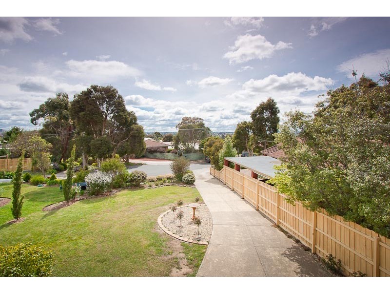 27 Fraser Court, Sunbury VIC 3429