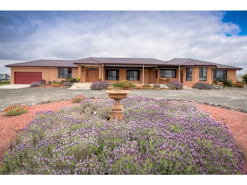 21 Rupertsdale Road, Sunbury VIC 3429