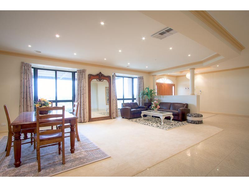 21 Rupertsdale Road, Sunbury VIC 3429