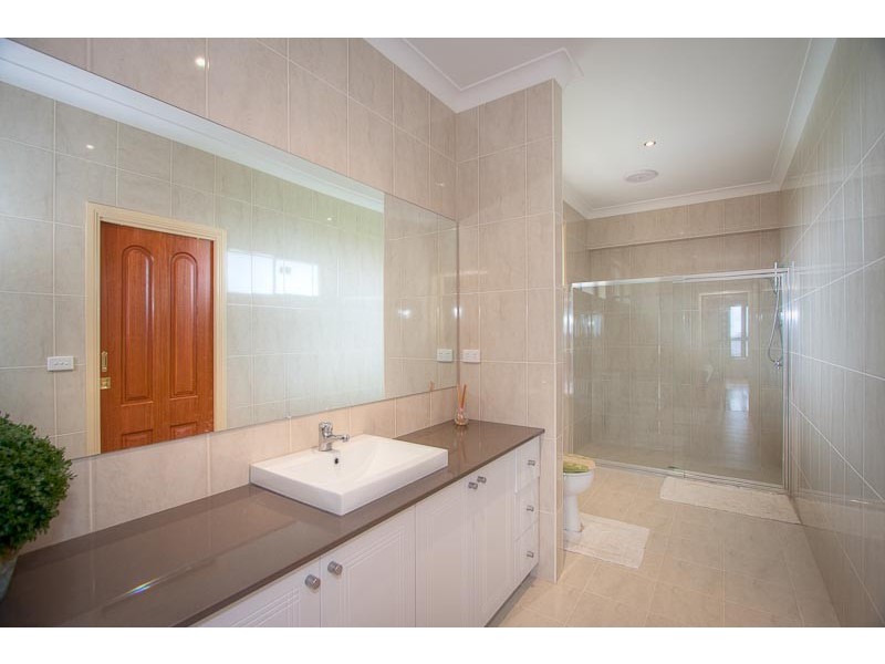 21 Rupertsdale Road, Sunbury VIC 3429