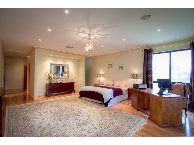 21 Rupertsdale Road, Sunbury VIC 3429