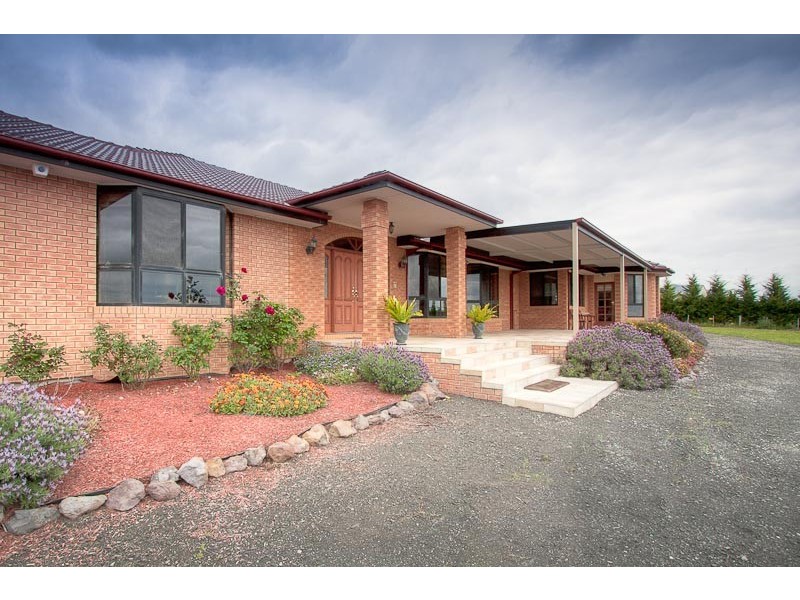 21 Rupertsdale Road, Sunbury VIC 3429