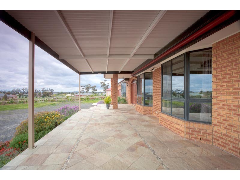21 Rupertsdale Road, Sunbury VIC 3429