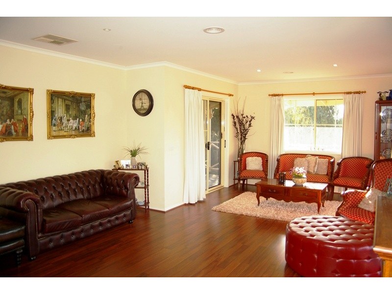 42 Watersprite Boulevard, Sunbury VIC 3429