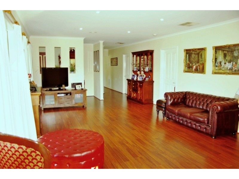 42 Watersprite Boulevard, Sunbury VIC 3429