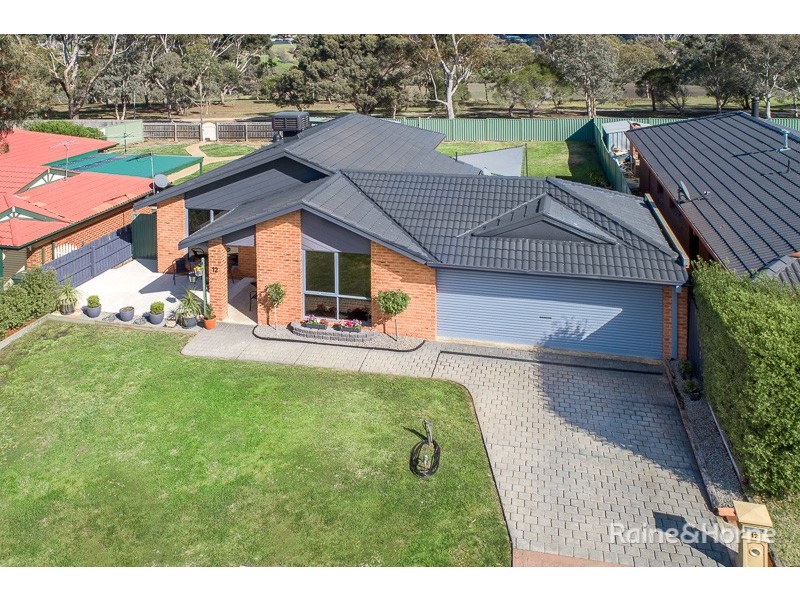 12 Oakmont Court, Sunbury VIC 3429