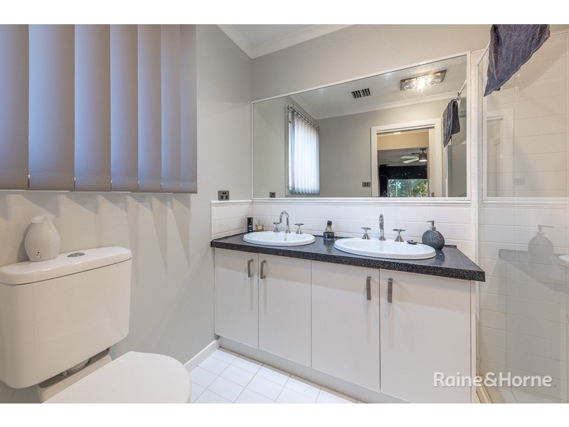 12 Oakmont Court, Sunbury VIC 3429