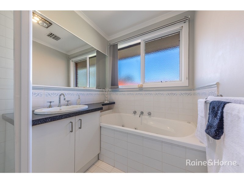 12 Oakmont Court, Sunbury VIC 3429